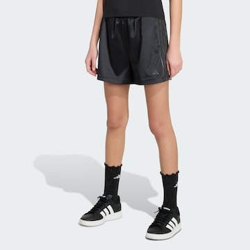 Loosefit Pantaloni sportivi di ADIDAS SPORTSWEAR in nero: frontale