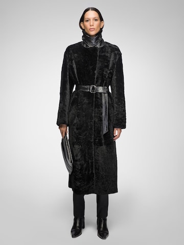 V S P Wintermantel 'Gabrielle' in Zwart