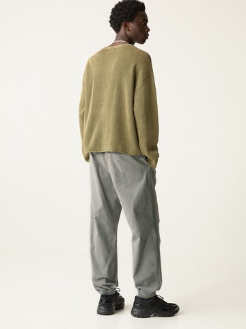 Pull&Bear Tapered Nadrág - szürke