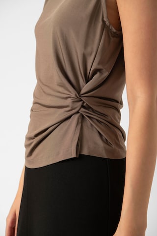SOAKED IN LUXURY Top 'SLClara' – hnědá