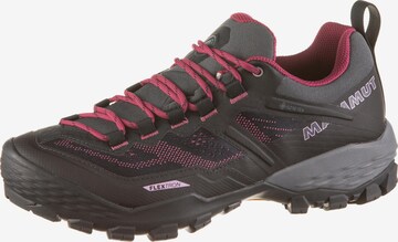 MAMMUT Flats 'Ducan Low' in Black: front