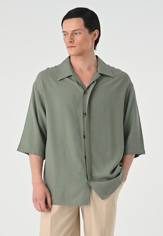 Antioch Comfort fit Button Up Shirt in Green: front