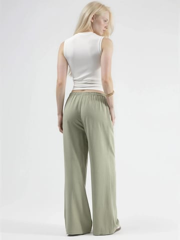 Hiccup Loose fit Trousers in Green