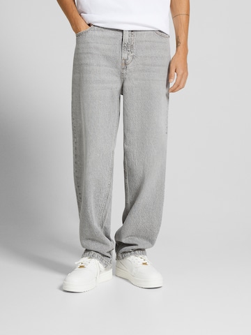 Bershka Loose fit Jeans in Grey: front