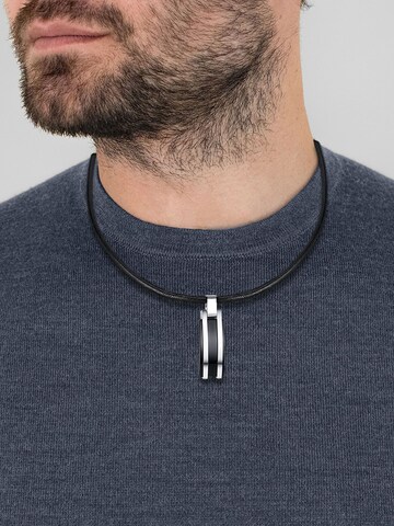 True Rebels Necklace in Black: front