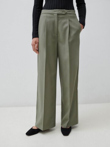 Loosefit Pantaloni con pieghe 'Hailey' di ABOUT YOU x Marie von Behrens in verde: frontale