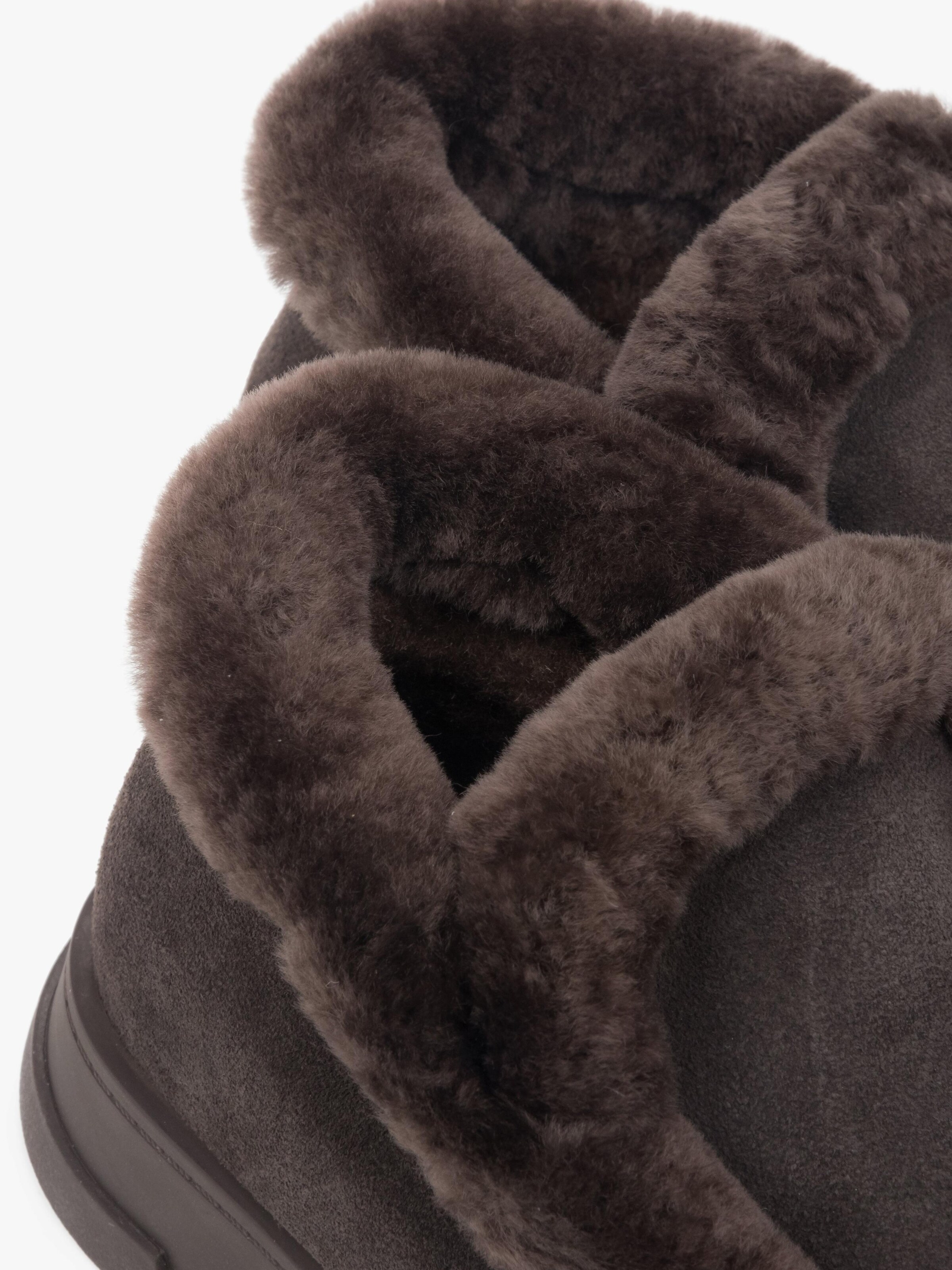 Estro Slipper – hnědá