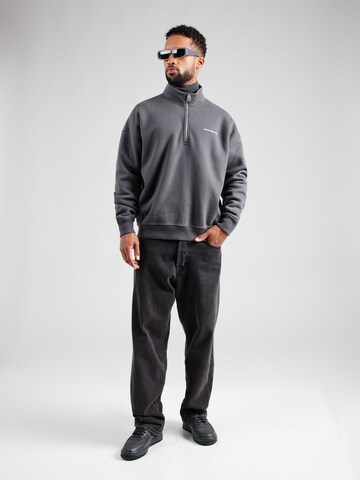 Abercrombie & Fitch - Sudadera en gris