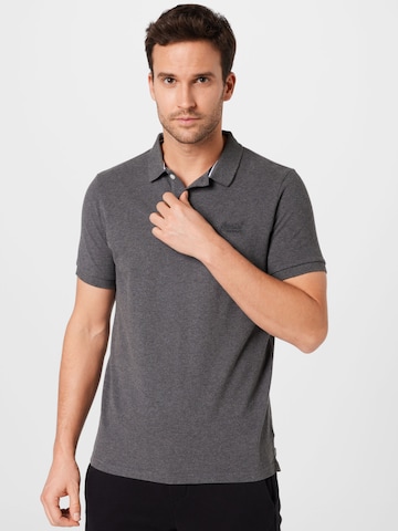 Superdry - Camiseta en gris: frente