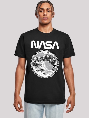 F4NT4STIC Shirt 'NASA Planet Earth' in Zwart: voorkant