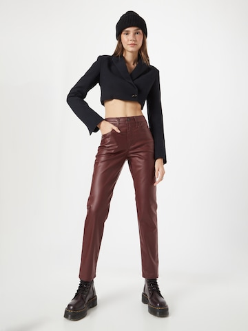 regular Pantaloni '724 Coated Straight' di LEVI'S ® in rosso