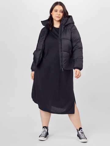 Vero Moda Curve Zimní bunda 'Upsala' – černá