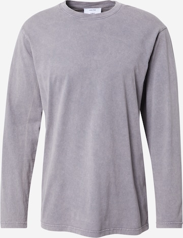 DAN FOX APPAREL Тениска 'Chris' в сиво: отпред