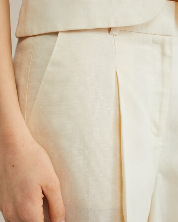 WE Fashion Loose fit Trousers with creases in Beige