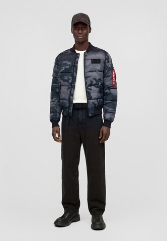 ALPHA INDUSTRIES Übergangsjacke 'Camo' in Schwarz