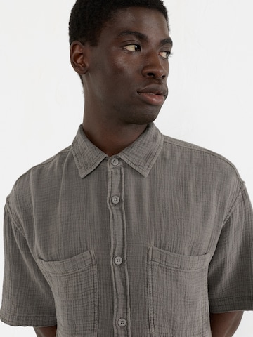 Comfort Fit Cămașă de la Pull&Bear pe gri