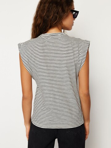 T-shirt Trendyol en noir