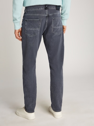 TOMMY HILFIGER - regular Vaquero 'MERCER' en gris