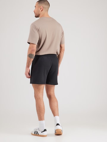 HOLLISTER - Regular Calças em preto