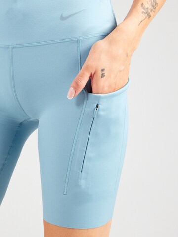 NIKE Skinny Sportshorts in Blau