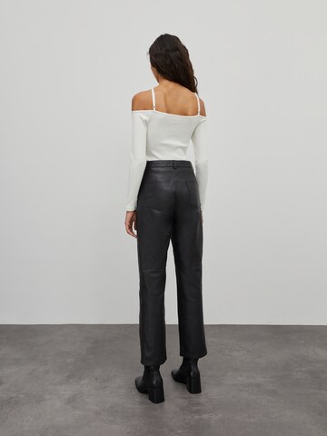 Regular Pantalon 'Maria' EDITED en noir