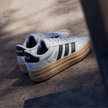 ADIDAS SPORTSWEAR - Sapatilhas baixas 'Court Bold' em branco