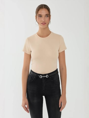 Hiccup T-Shirt in Beige: Vorderseite