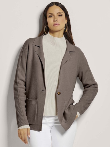 MADELEINE Gebreid vest in Bruin: voorkant