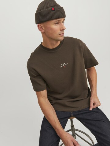 R.D.D. ROYAL DENIM DIVISION Bluser & t-shirts 'LUCA' i brun