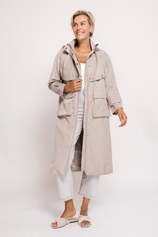 Zhrill Mantel in Beige: Vorderseite