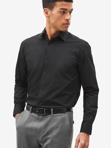 Next - Ajuste regular Camisa en negro: frente