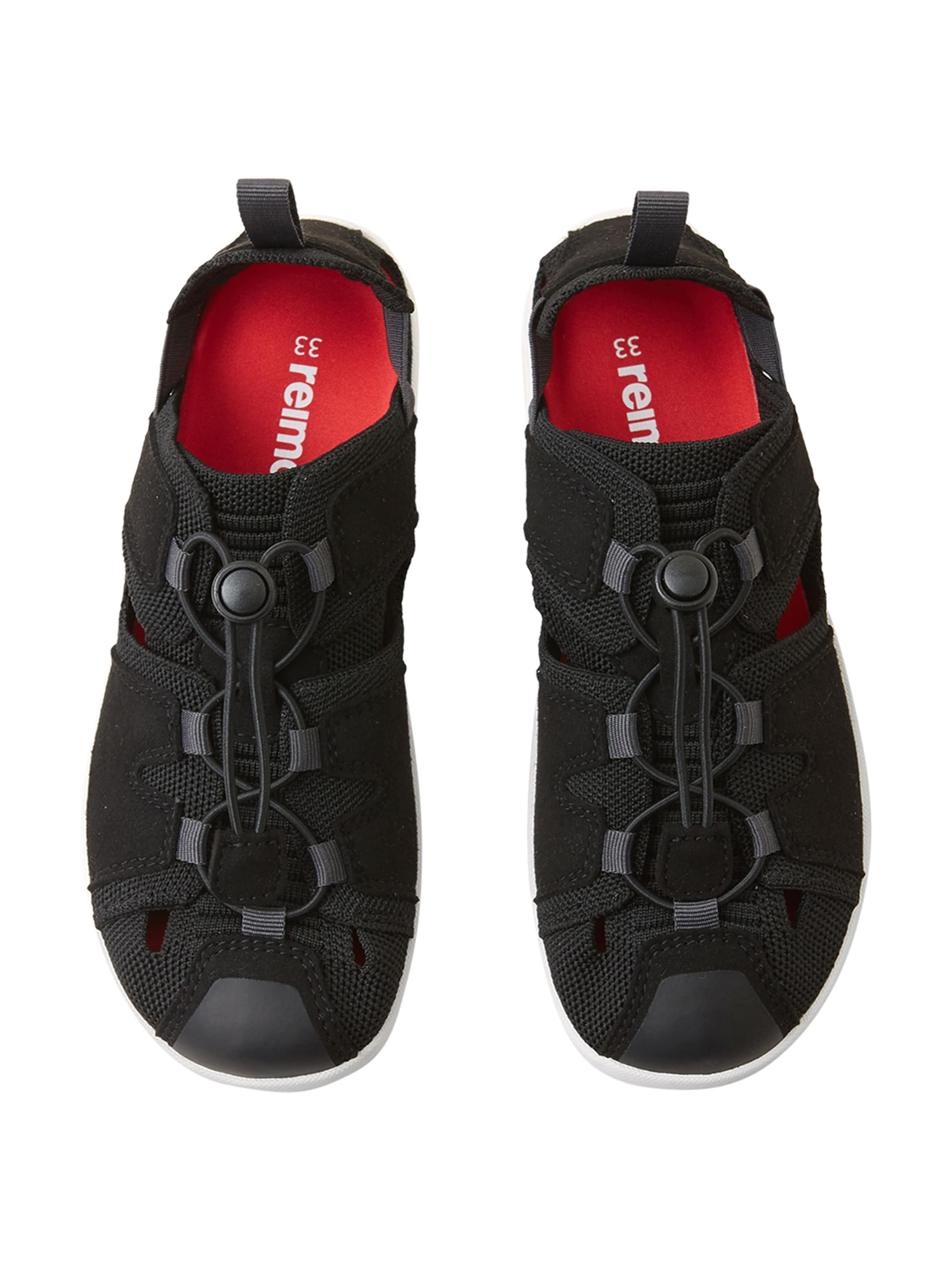 Chaussures ouvertes Reima en noir