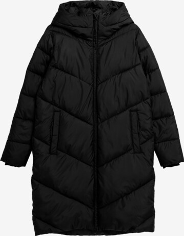 4F Winter Coat in Black: front