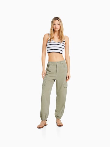 Bershka Tapered Cargo trousers in Green