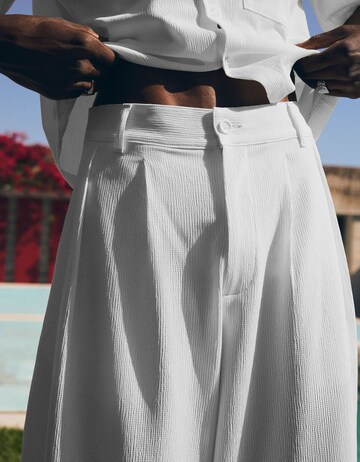 Bershka Wide leg Byxa i vit