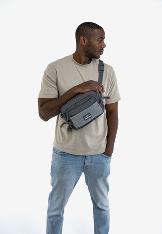 Johnny Urban Belt bag 'Travis' in Grey: front