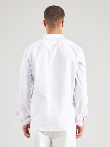 Coupe regular Chemise 'Race' BOSS en blanc