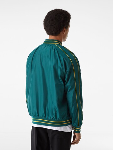 Bershka Prehodna jakna | zelena barva