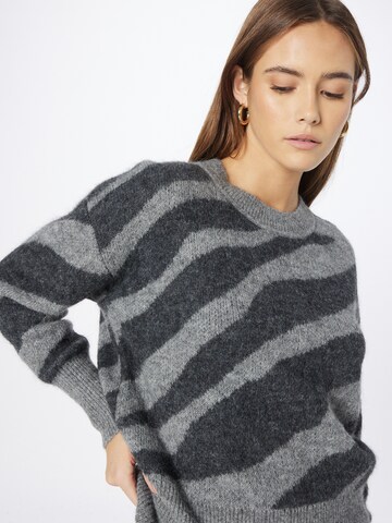 Pullover di Banana Republic in grigio