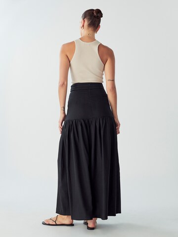 Gonna 'VALENCIA' di Willa in nero: dietro