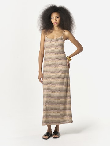 KOROSHI Трикотажное платье в Смешанный