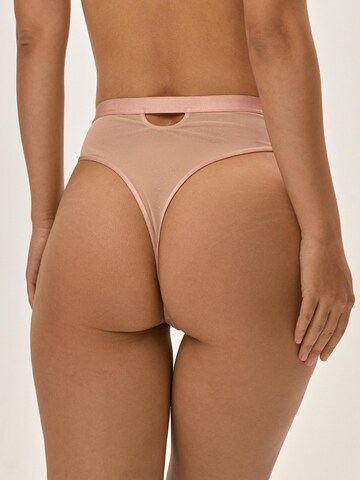 String 'String Othilia, leichter Shaping Effekt, hohe Leibhöhe, transparent L' di ESOTIQ in beige