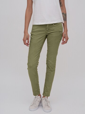 Coupe slim Jean 'Suzy' Miracle of Denim en vert : devant