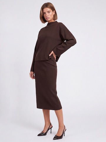 APART Pullover in Braun
