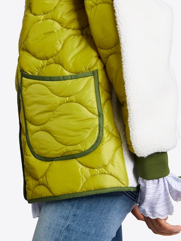 Rich & Royal Between-Season Jacket in Green