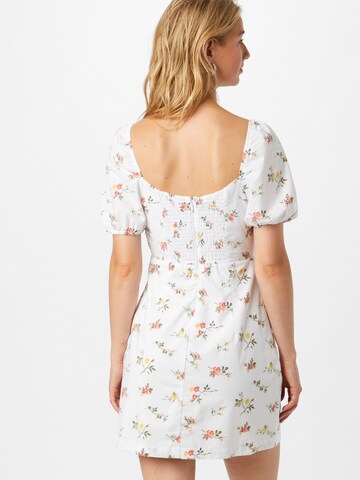 Rochie de vară de la Abercrombie & Fitch pe alb