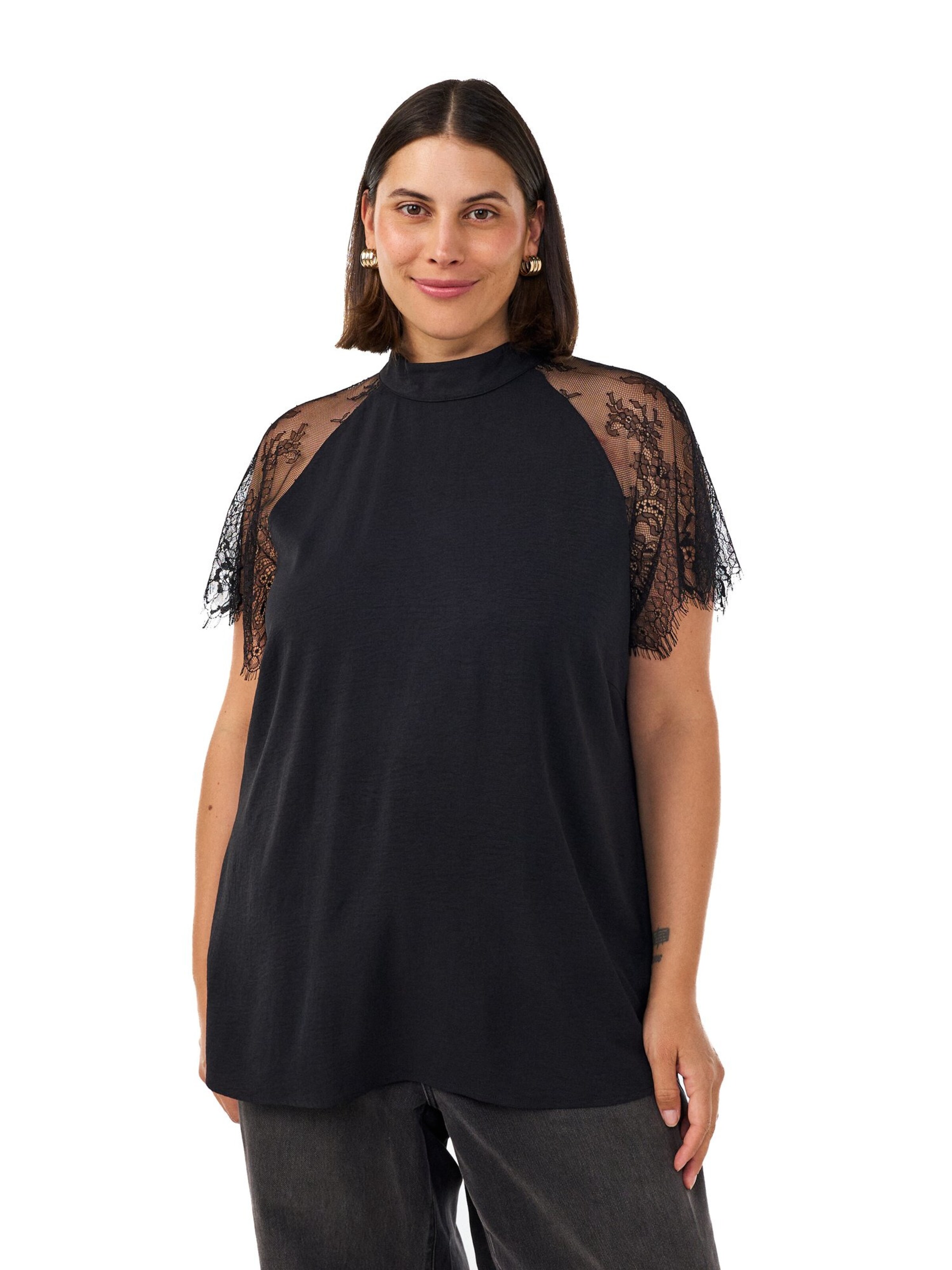 Camicia da donna 'MGUDRUN' di Zizzi in nero: frontale