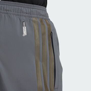 Coupe slim Pantalon de sport 'House Of Tiro' ADIDAS SPORTSWEAR en gris
