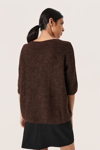SOAKED IN LUXURY Sweter 'Tuesday' w kolorze brązowy