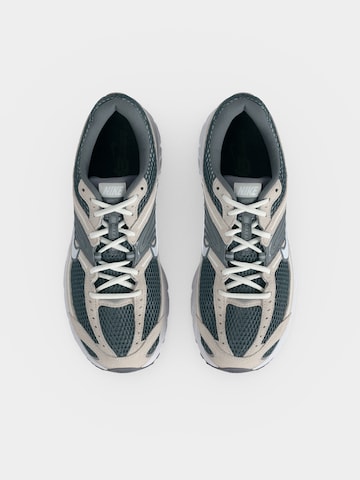Nike Sportswear Tenisky 'AIR MAX MOTO 2K' – šedá